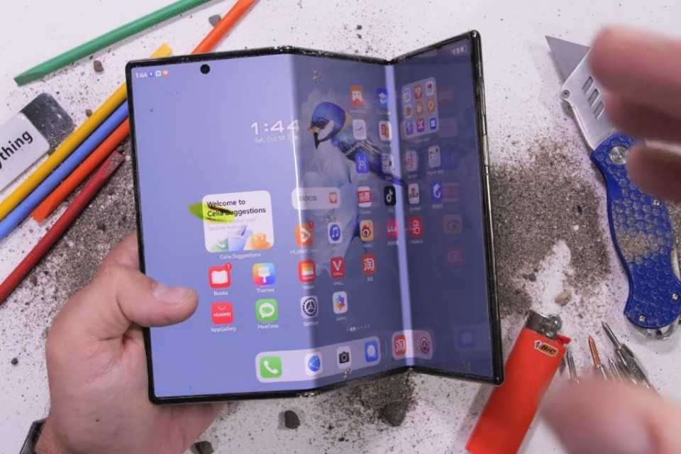 Huawei Mate XT (Điện thoại gập 3) Đắt Hơn iPhone Fold: Vì Sao Lại Thế?