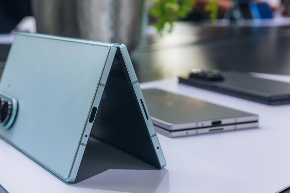 Bạn có dám gập Galaxy Z Fold 7 200.000 lần không? Kết quả độ bền thực tế gây bất ngờ