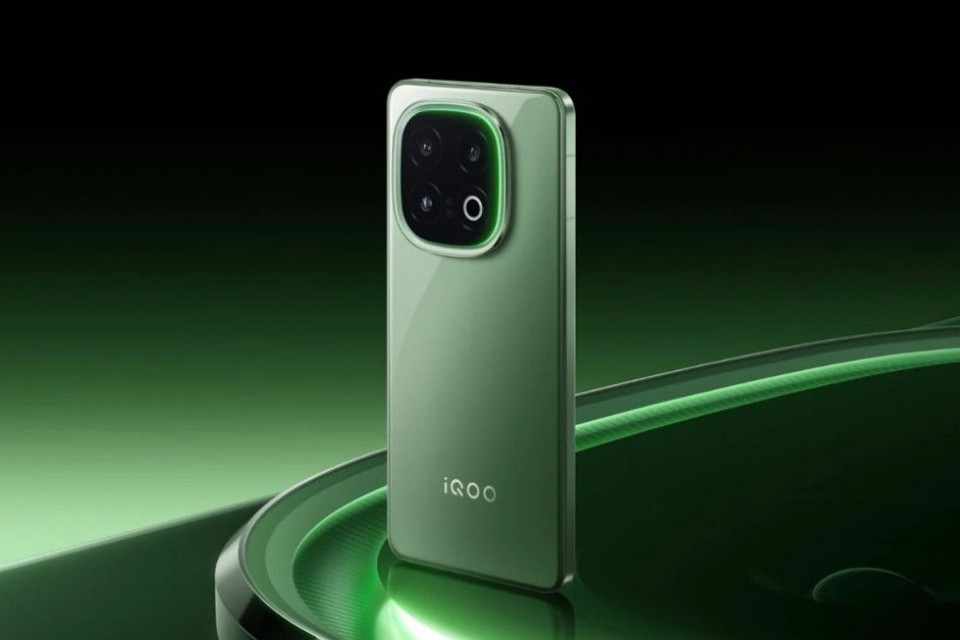 iQOO 15 Ultra lộ diện: Flagship mạnh mẽ, thiết kế nhỏ gọn và thông số cực khủng