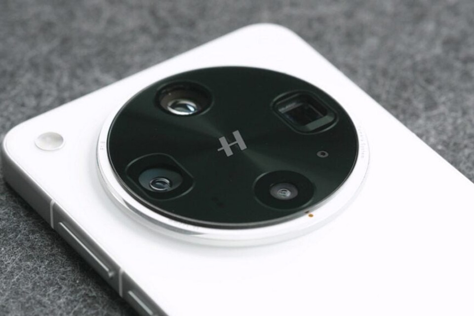 Giám đốc điều hành OPPO bác bỏ tin đồn "hạ cấp" màn hình Find X9 Ultra