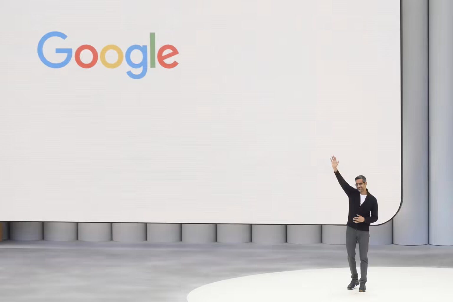 Sự kiện ra mắt Google Pixel 10 hé lộ “sản phẩm bí mật” gây sốt