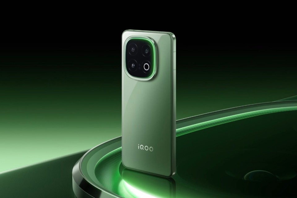 Rò rỉ cấu hình OnePlus 15T và iQOO 15T: Flagship nhỏ gọn nhưng pin 'khủng' và tối ưu gaming