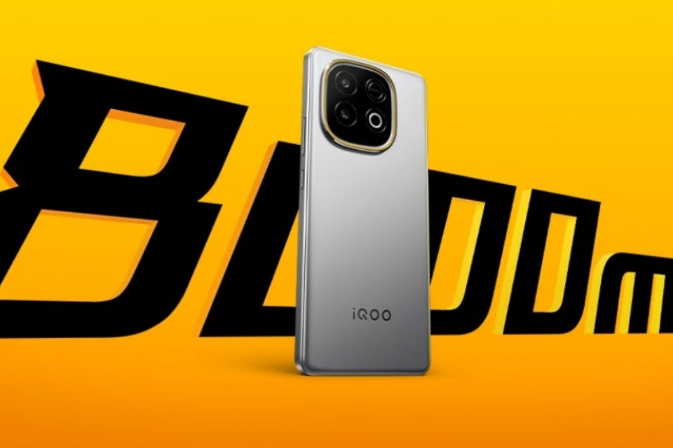 iQOO Z10 Turbo Plus: Pin 8000mAh và sạc siêu nhanh - Khám phá chi tiết dung lượng và hiệu năng