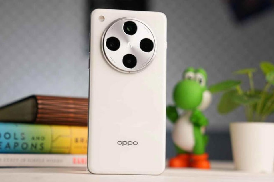 Oppo Find X9 Ultra lộ diện: Màn hình 1.5K, camera 200MP và pin siêu khủng