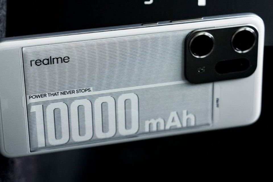 Realme bất ngờ ra mắt điện thoại pin 10000mAh: Thách thức mọi giới hạn, "bá chủ" thời lượng pin?