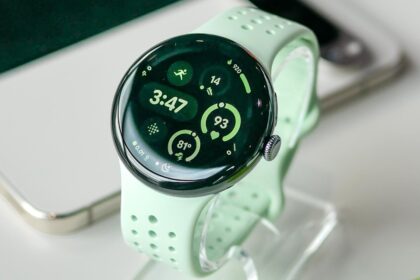 Rò Rỉ Giá Pixel Watch 4: Giảm Sốc cho Bản LTE, Kèm Ưu Đãi Fitbit và YouTube Premium