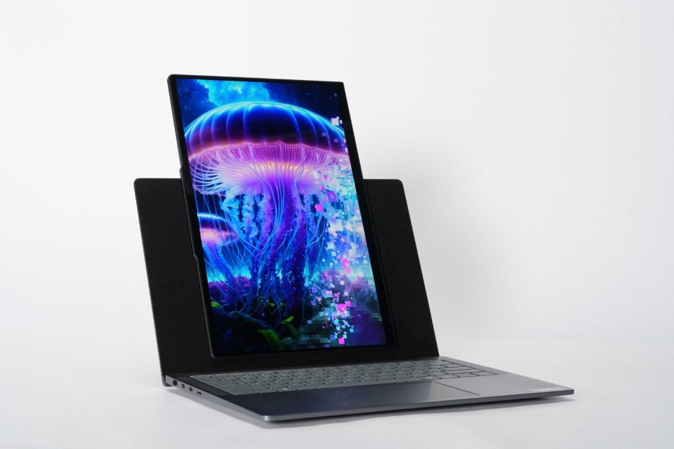 Laptop concept màn hình xoay độc đáo của Lenovo lộ diện trước IFA 2025: Lập trình viên và designer "phát cuồng"