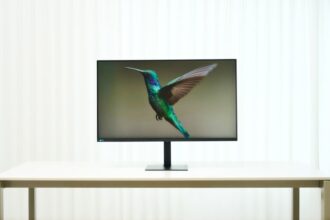 Samsung ViewFinity S8 37 inch: Màn hình 4K "siêu to khổng lồ" cho dân văn phòng và sáng tạo